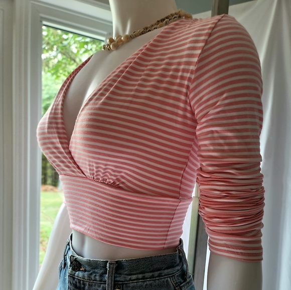 UK2LA Petite V-Neck Pink and White Wrapped Striped Crop Top Size S - Picture 1 of 12